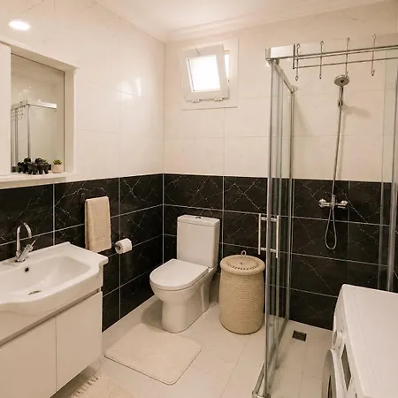 Cozy Retreat Near Airport Patio & Nature * Gorece