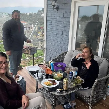 Σπίτι διακοπών Cozy Retreat Near Airport Patio & Nature *